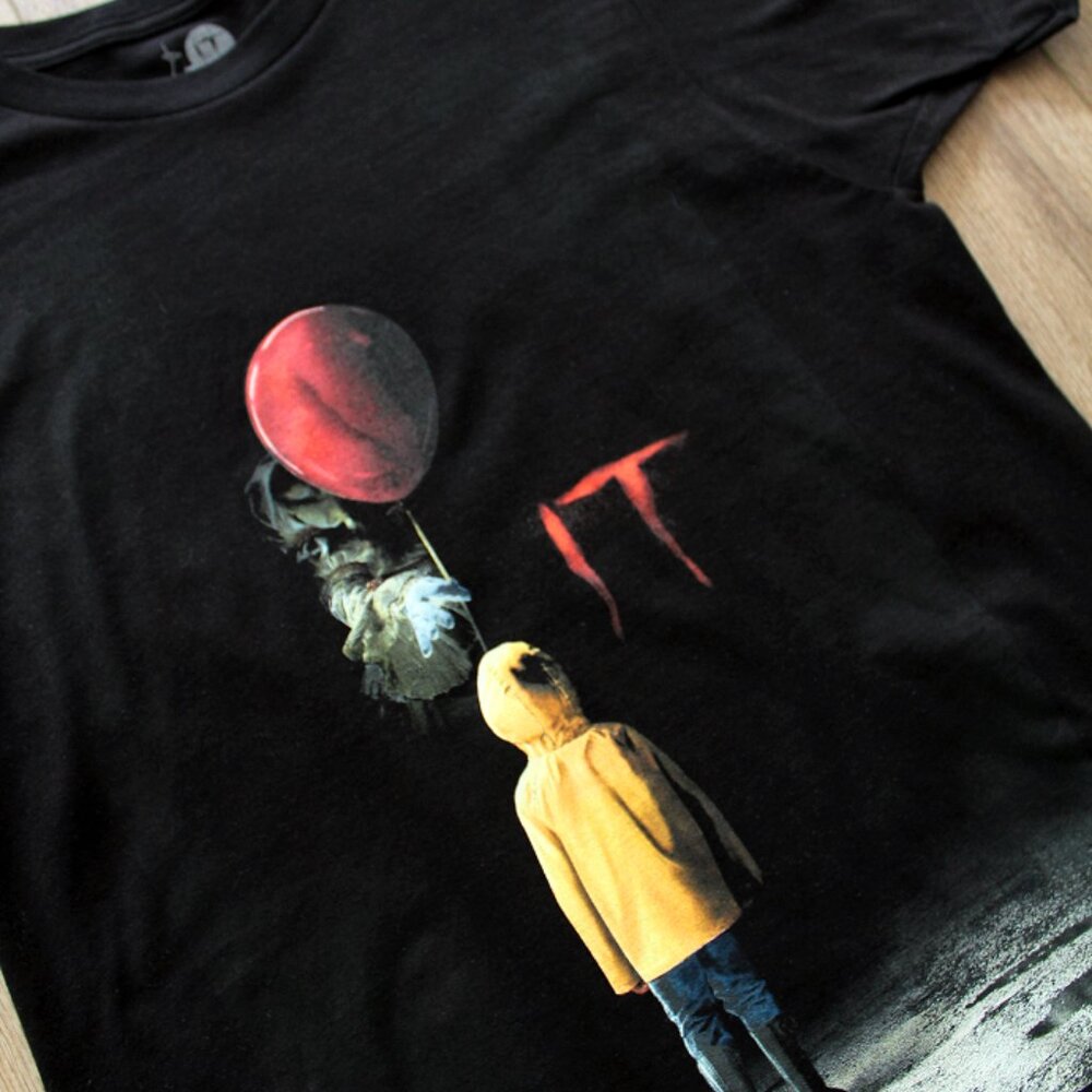 IT Black T-shirt Size Small